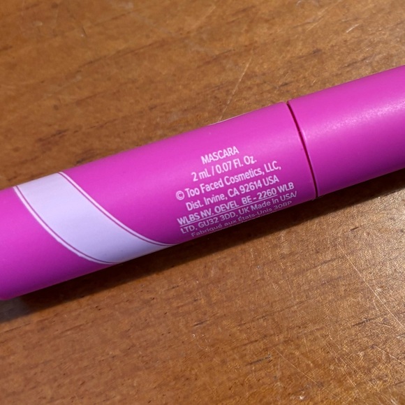 Too Faced Ribbon Wrapped Lash Extreme Length Tubing Mascara - Picture 7 of 16